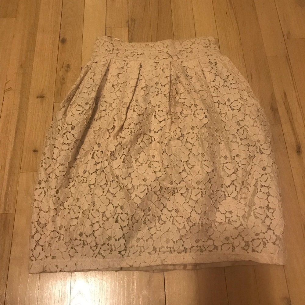 Beige laced skirt